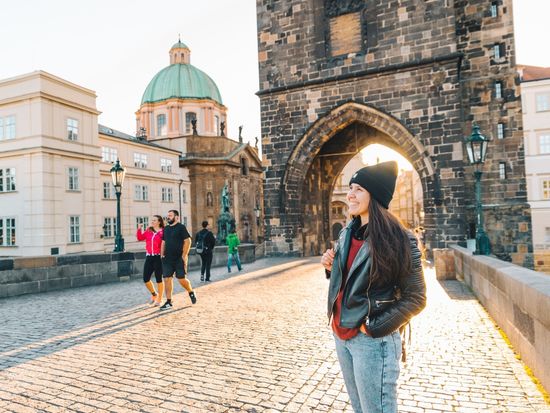 CZPR048 - Group_Prague Old Town_ Charles Bridge_ Kafka_ Jewish Quarter Tour_025