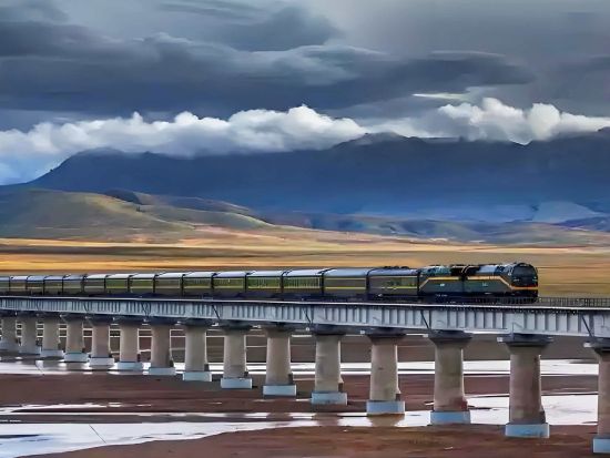 【西安発 チベット周遊ツアー・7日間】青蔵鉄道でエベレストへ行くベストプラクティスプラン＜高速鉄道・航空券付／日本語ガイド／プライベートツアー＞