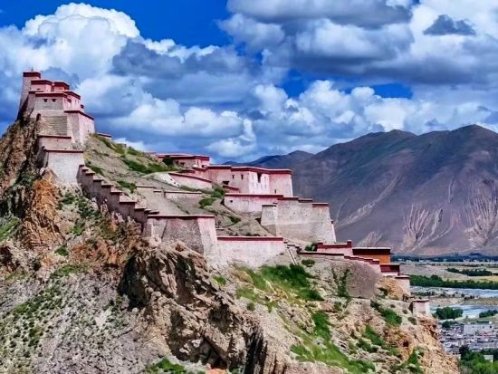 【西安発 チベット周遊ツアー・7日間】青蔵鉄道でエベレストへ行くベストプラクティスプラン＜高速鉄道・航空券付／日本語ガイド／プライベートツアー＞