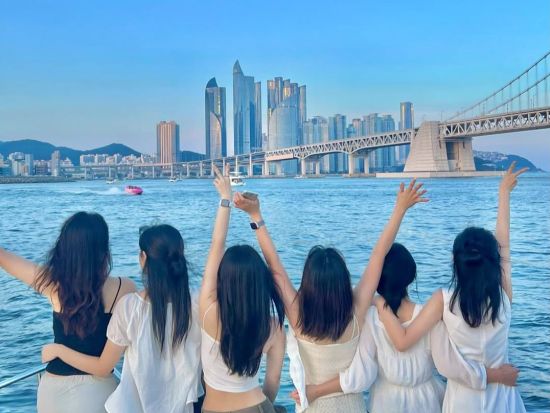 釜山ヨットクルーズ　SNS映えクルーズで最高の思い出を！土曜日は船から広安里ビーチのドローンショーも楽しめる♪＜ビール&ソフトドリンク無料／昼or夜＞