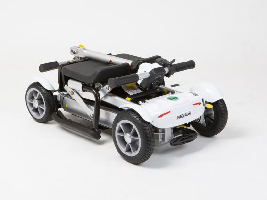 【成田空港】電動カートレンタルサービス　近距離移動モビリティMoVA　アクセス抜群の成田国際空港第1ターミナル南ウイング1階