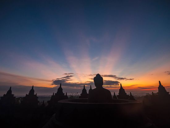 Indonesia_Yogyakarta_Borobudur_Sunrise_shutterstock_216680773