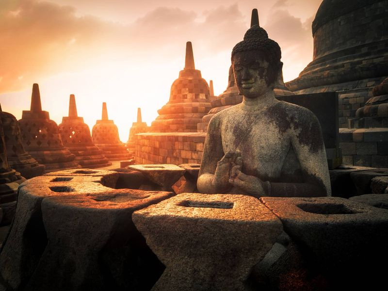 Indonesia_Yogyakarta_Borobudur_Sunrise_shutterstock_700419892