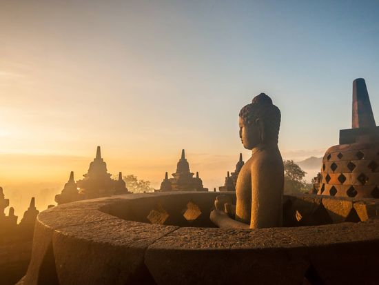 Indonesia_Yogyakarta_Borobudur_Sunrise_shutterstock_217953790