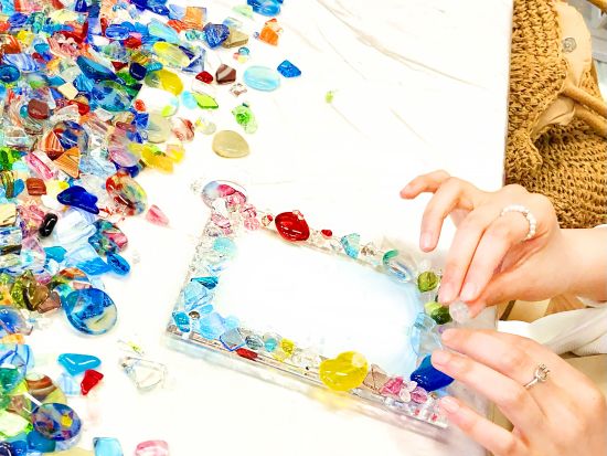 琉球ガラスカレット フォトフレーム手作り体験 伝統工芸にふれる貴重な体験◎自分だけのオリジナル作品を作ろう◎＜午後／約1時間／沖縄本島／国際通り＞