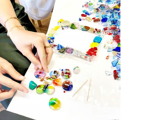 琉球ガラスカレット フォトフレーム手作り体験 伝統工芸にふれる貴重な体験◎自分だけのオリジナル作品を作ろう◎＜午後／約1時間／沖縄本島／国際通り＞