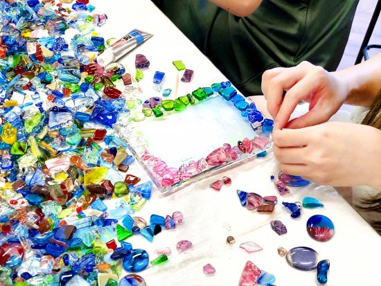 琉球ガラスカレット フォトフレーム手作り体験 伝統工芸にふれる貴重な体験◎自分だけのオリジナル作品を作ろう◎＜午後／約1時間／沖縄本島／国際通り＞