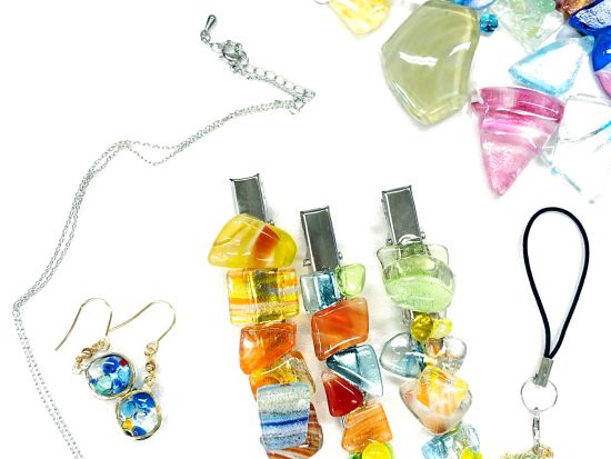 琉球ガラスカレット アクセサリー手作り体験 ピアス・キーホルダーなど選べるアイテムで思い出を作ろう◎＜午後／約1時間／沖縄本島／国際通り＞