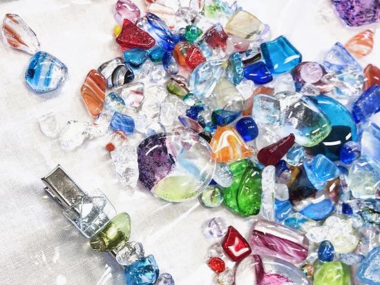 琉球ガラスカレット ヘアアクセサリー手作り体験 世界に一つだけの作品を作ろう！雨の日にもオススメ◎＜午後／約30分／沖縄本島／国際通り＞