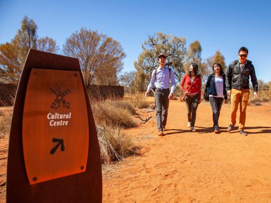 ウルル シャトルバス往復送迎 事前予約　ウルルを自由に散策！＜エアーズロックリゾート発着＞