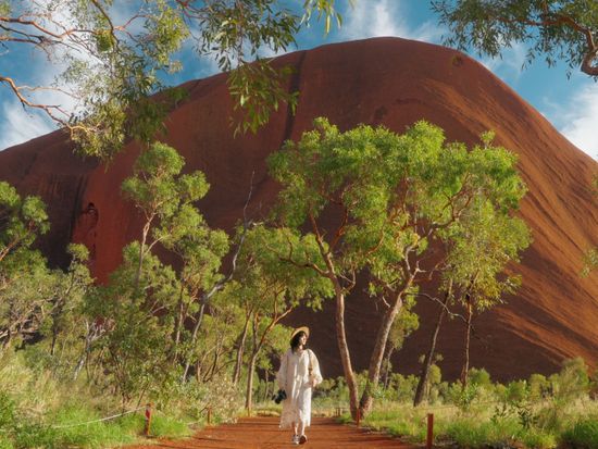 141580-35_Visiting Uluru_Tourism NT