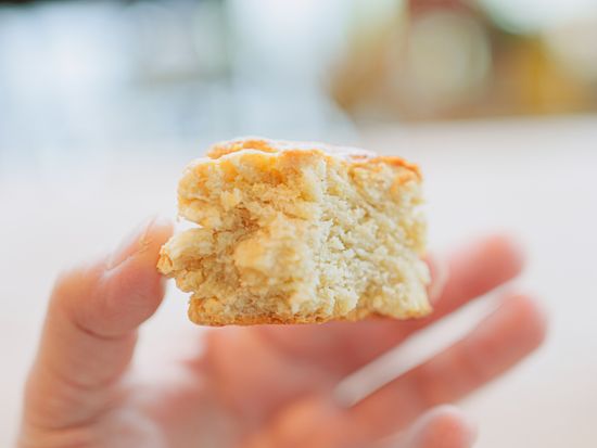 Generic_Food_Scone_pixta_119505705_M