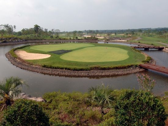 済州島2泊3日ゴルフツアー　2つの名門コース！ロッテ・スカイヒル・チェジュ・カントリークラブ＆エバリスゴルフリゾートで満喫する贅沢ゴルフ旅 ＜日本語ドライバー＞