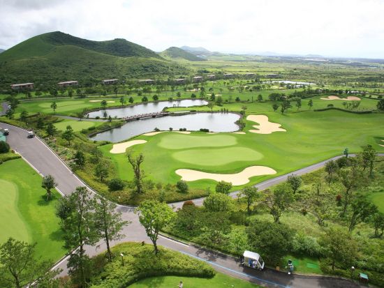 済州島2泊3日ゴルフツアー　2つの名門コース！ロッテ・スカイヒル・チェジュ・カントリークラブ＆エバリスゴルフリゾートで満喫する贅沢ゴルフ旅 ＜日本語ドライバー＞