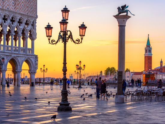 日本語ガイド貸切　ヴェネツィア市内おすすめトラットリアで夕食＆夜の散策 ＜徒歩または公共交通機関利用＞  by Max Harvest