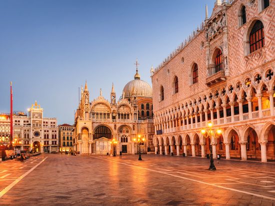 Italy_Venice_Doges_palace_San_Marco_Cathedral_shutterstock_251723872