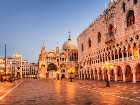 日本語ガイド貸切　ヴェネツィア市内おすすめトラットリアで夕食＆夜の散策 ＜徒歩または公共交通機関利用＞  by Max Harvest