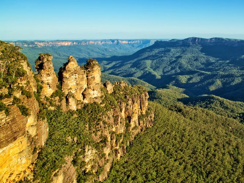 Australia_NSW_Sydney_Three Sisters rock_shutterstock_263120612