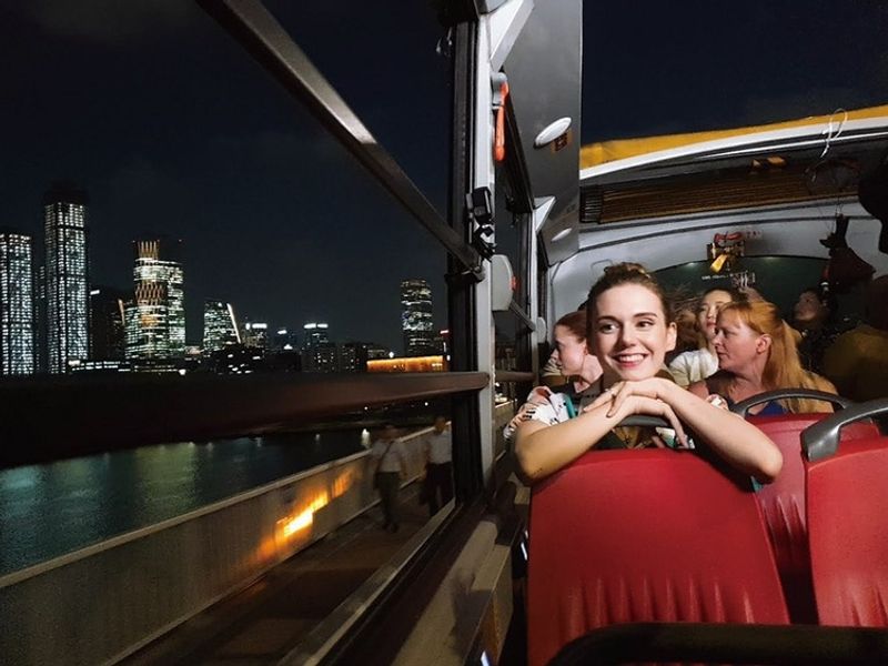 dc7ae052-940-city-tour-bus-night