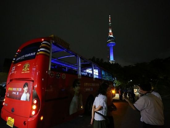 0a653c6f-750-city-tour-bus-night