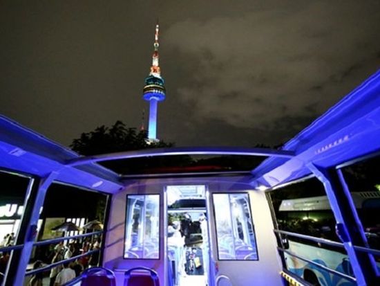 15203c22-City-tour-bus-Night-vie