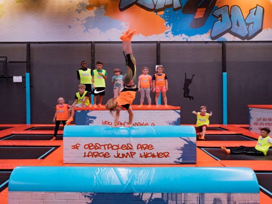 ドバイ　トランポ・エクストリーム（Trampo Extreme）入場チケット予約 ＊申込と同時に即予約確定