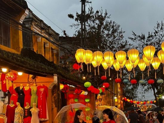 ランタン祭りの日限定催行！ホイアン貸切チャーター　お祭りの移動と観光をスマートに！　＜午後／日本語ガイド／ダナン・ホイアン発＞