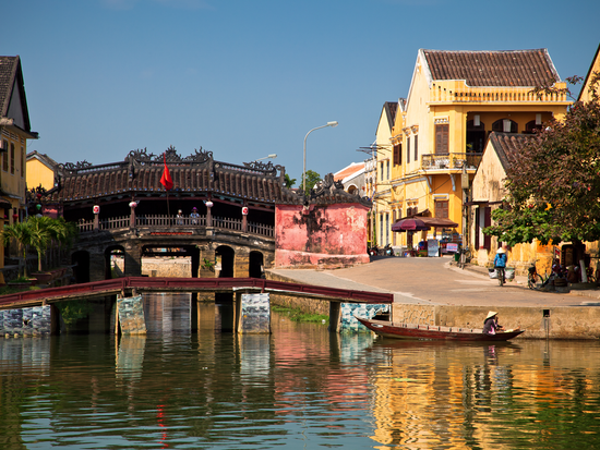 Vietnam_Hoi An_Japanese Bridge_shutterstock_89418094_resize