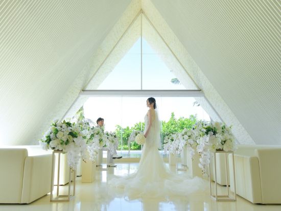 バリ島フォトウェディング　チャペル＆ビーチの2ロケーション＆ご新婦様ヘアメイク込み ＜撮影90分／日本語対応＞