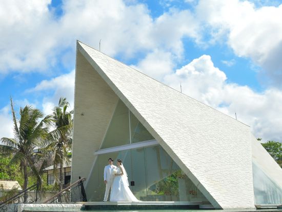 バリ島フォトウェディング　チャペル＆ビーチの2ロケーション＆ご新婦様ヘアメイク込み ＜撮影90分／日本語対応＞