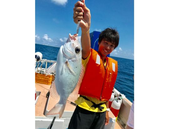 【狙うは高級魚＆大物】手ぶら＆当日予約OK！カップルに大人気 サンセットフィッシング ＜初心者大歓迎／5歳～／市街地送迎可／石垣島＞