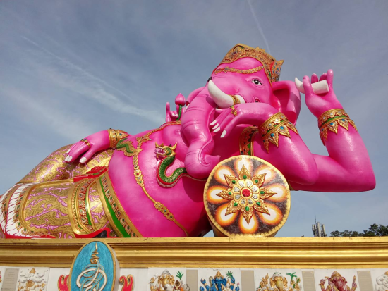 【早朝到着の方向け】ドンムアン空港orスワンナプーム空港お迎え+ピンクガネーシャ＋「The Local」または「Krua Aroy Aroy」から選べるランチ 