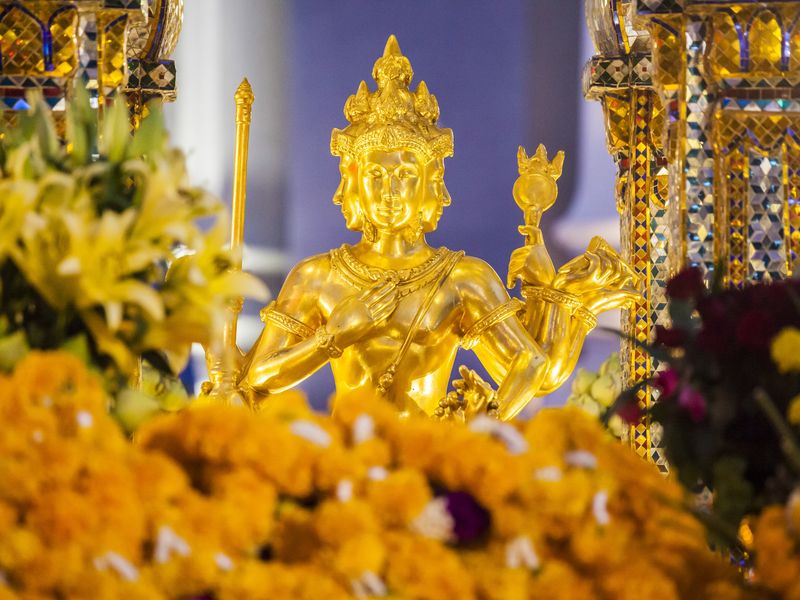 Thailand_Bangkok_Erawan Shrine_shutterstock_537800731