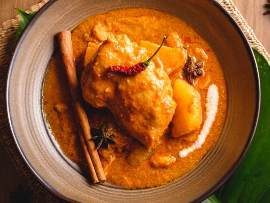 【早朝到着の方向け】ドンムアン空港orスワンナプーム空港お迎え+ピンクガネーシャ＋「The Local」または「Krua Aroy Aroy」から選べるランチ 