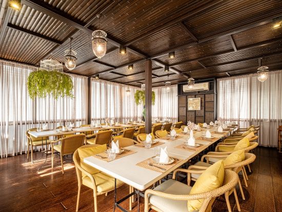 【早朝到着の方向け】ドンムアン空港orスワンナプーム空港お迎え+ピンクガネーシャ＋「The Local」または「Krua Aroy Aroy」から選べるランチ 