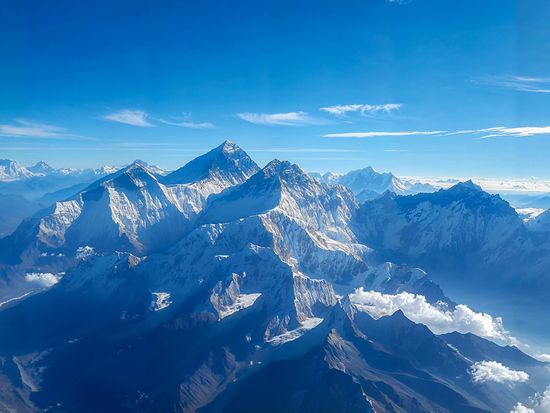 Nepal_Himalayas_Mt Everest_shutterstock_2479829981