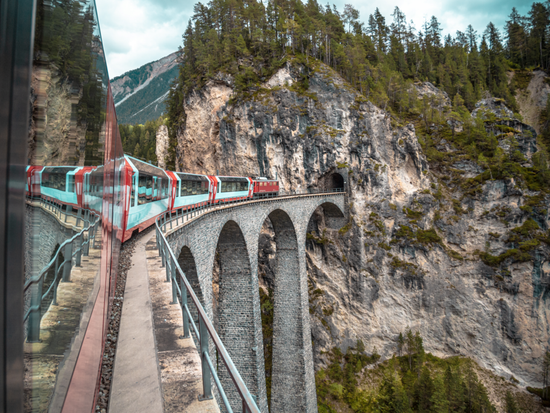 ST_3x2_Marta-Scalabrini-Glacier-Express-Zermatt-St-Moritz_67029