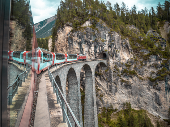 【周遊パッケージ】氷河特急「グレッシャー・エクスプレス」で行く　アルプス2泊3日の旅＜朝食付／ツェルマット発サン・モリッツ着＞