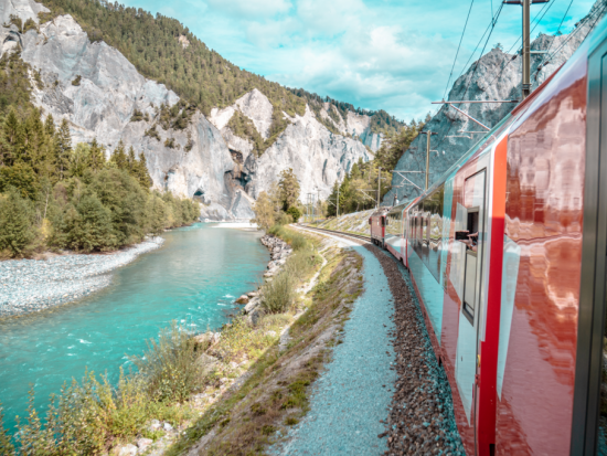 【周遊パッケージ】氷河特急「グレッシャー・エクスプレス」で行く　アルプス2泊3日の旅＜朝食付／ツェルマット発サン・モリッツ着＞