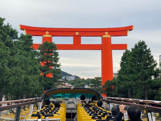 8W 大鳥居・車内