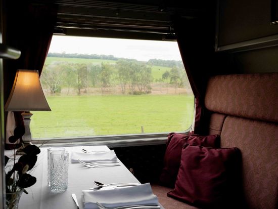 観光列車Qトレインで行く美食の旅！絶景と共に楽しむ食事と贅沢なひととき 市内送迎プランあり＜3時間／食事付／ドライズデール駅発着＞