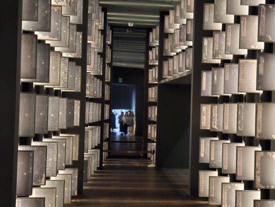 ソウル半日観光ツアー　景福宮守門将交代式＆北村韓屋村＆国立中央博物館＆HYBE車窓見学 ＜明洞餃子カルグクス昼食付きプランあり／日本語ガイド＞