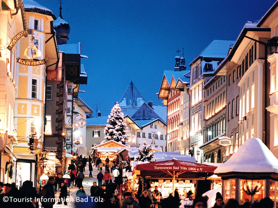 Xmas Light up Marktstrasse-Tourist Information Bad Tolz