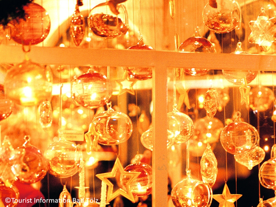 Xmas shop lights up-Tourist Information Bad Tolz