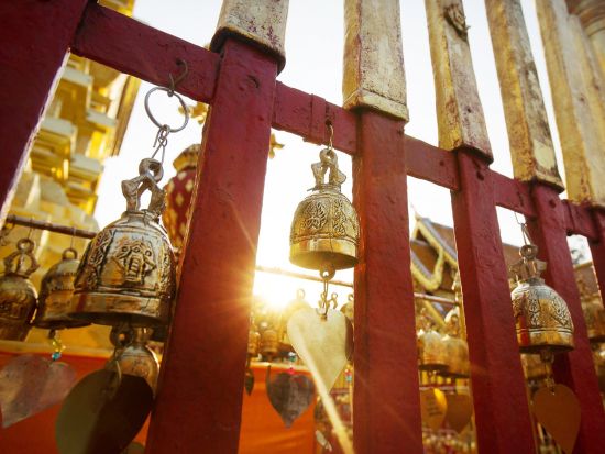 チェンマイ郊外半日観光ツアー　ドイステープ寺院＋モン族の村＋ワット・ウモーン＜午前／半日／英語ガイド＞