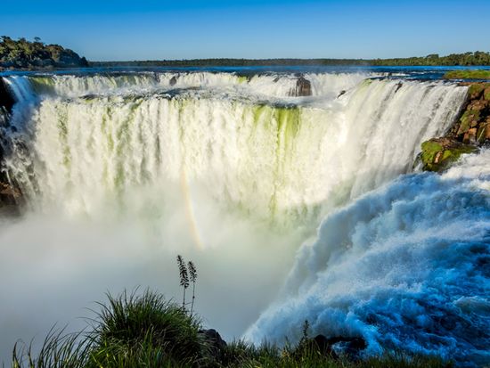Brazil_Foz-do-Igaucu_Iguazu-Falls_shutterstock_320416616
