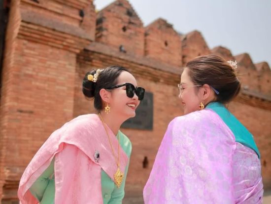 チェンマイ衣装レンタル＆フォトツアー　タイ伝統衣装で街歩き＆フォトスポット＆カフェ巡り＜午前発／英語ガイド＞