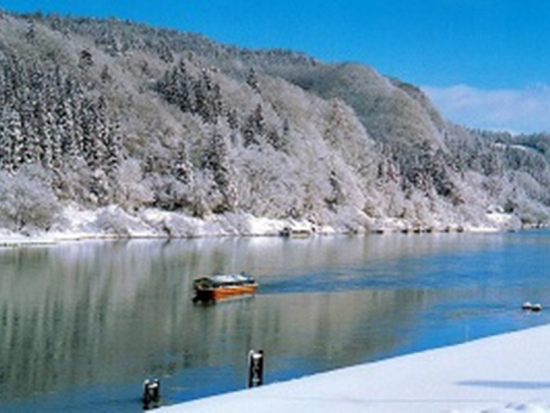 仙台発1泊2日バスツアー 銀山温泉・宮城蔵王樹氷＆キツネ村満喫 冬限定こたつ船クルーズ付き＜宿泊・食事付／仙台駅発着＞ by クラブツーリズム