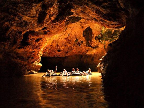 ジョンブラン洞窟探検！神秘の光と地下水脈を巡るミステリアスな旅＜ホテル送迎／ランチ＞