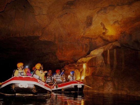 ジョンブラン洞窟探検！神秘の光と地下水脈を巡るミステリアスな旅＜ホテル送迎／ランチ＞